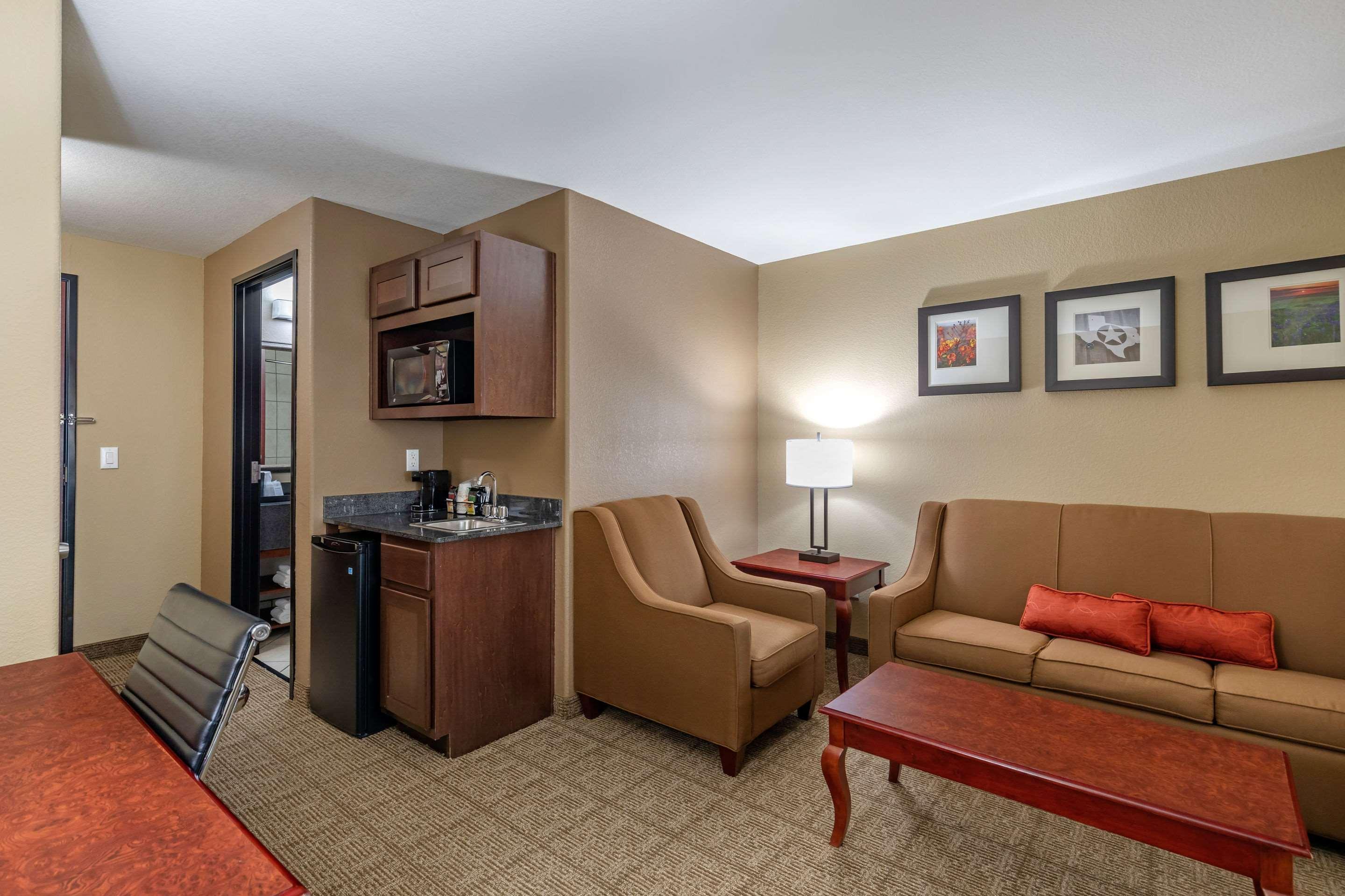 Comfort Suites Эннис Экстерьер фото